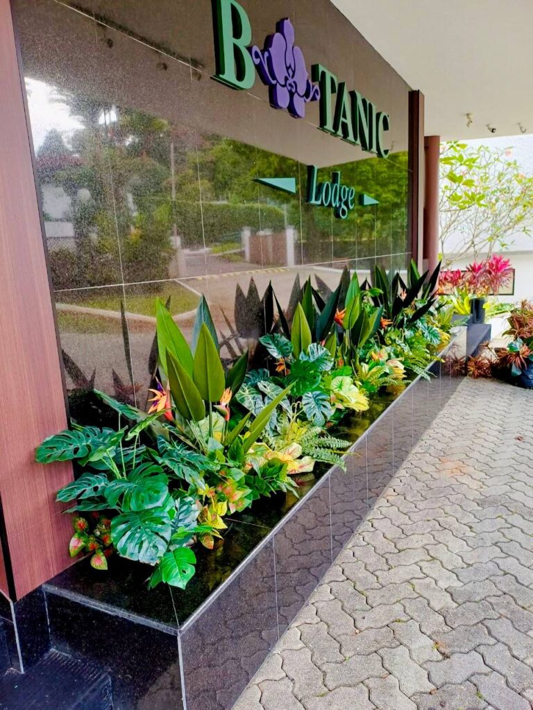 Botanic Lodge 01