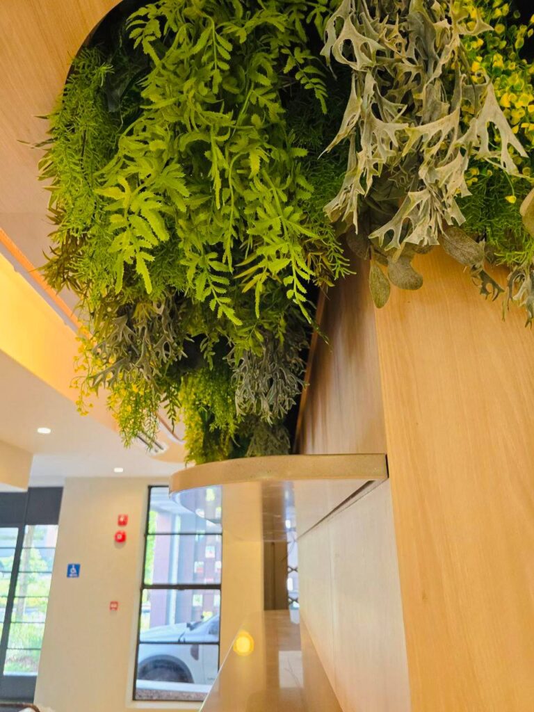 Initial Sama hotel 吊挂植物 02